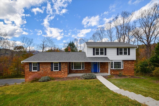 front of property featuring a front lawn