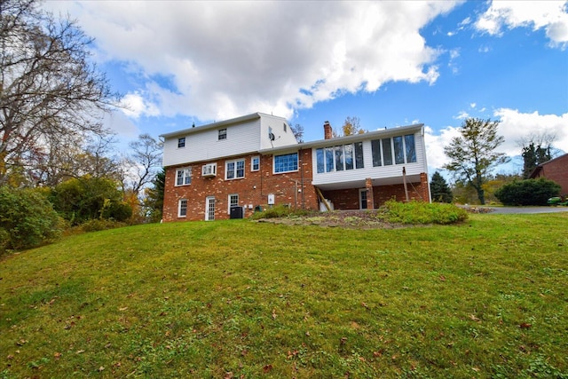 back of house featuring a lawn