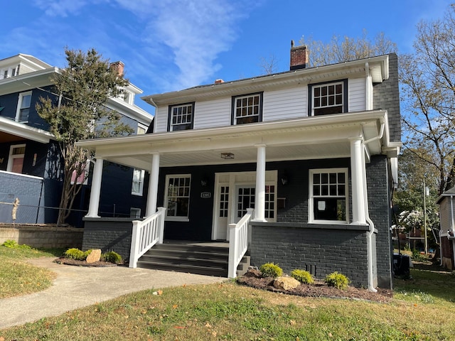 view of front of property featuring a porch and a front yard