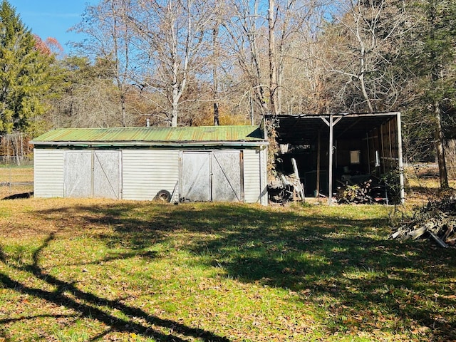 view of outdoor structure featuring a lawn