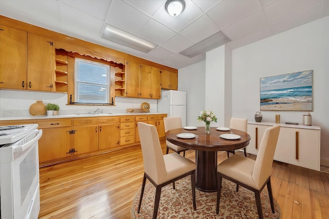 1132 Montrose Ave SE, Roanoke, VA 24013 - dining area featuring light wood-style floors