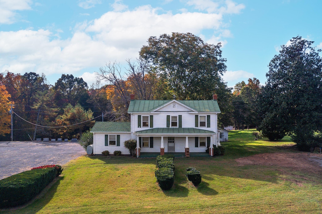 view of front of home with a front yard