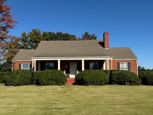 view of front of home featuring a front yard