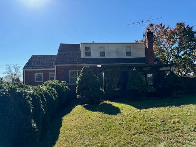 view of front facade with a front lawn