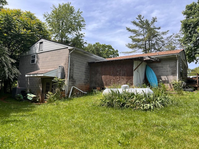 view of side of property with a lawn