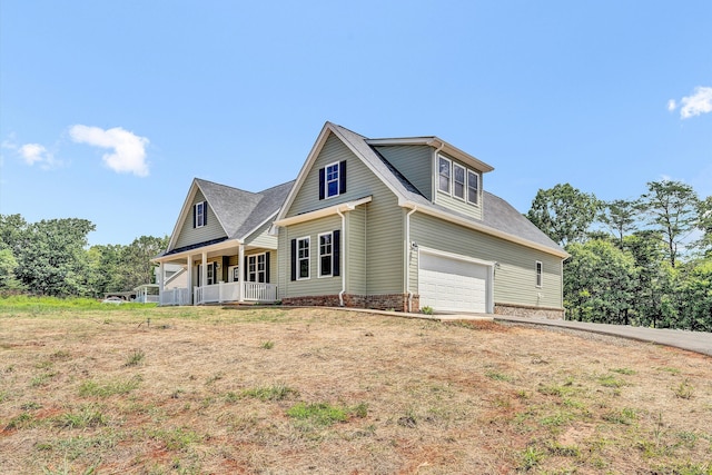 view of front of house with covered porch and a garage