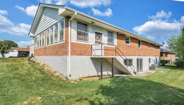 2422 Kingston Rd NW, Roanoke, VA 24017 - rear view of property featuring brick siding and a lawn