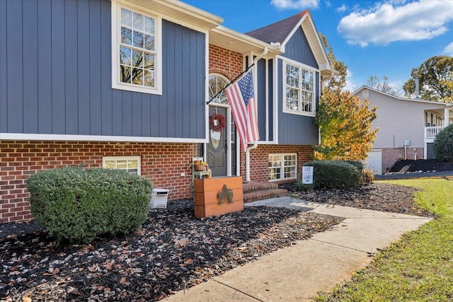 100 Surber Dr, Moneta, VA 24121 - raised ranch featuring brick siding
