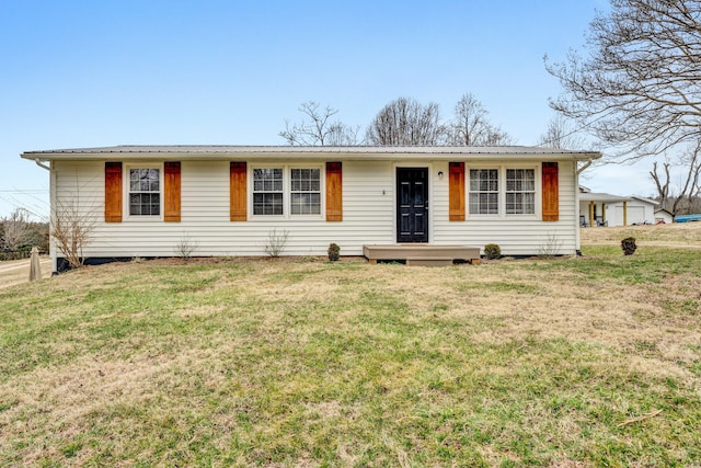 ranch-style home featuring a front lawn