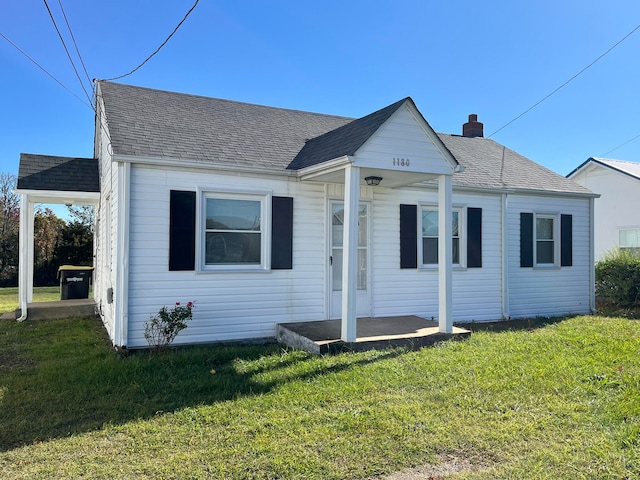 view of front of home featuring a front yard