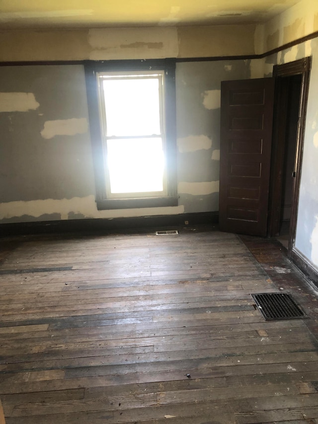 unfurnished room with dark hardwood / wood-style floors