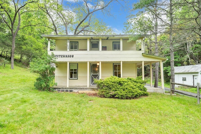 view of front of property featuring covered porch and a front lawn