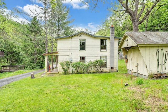 back of house featuring a lawn