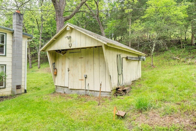 view of outbuilding featuring a yard