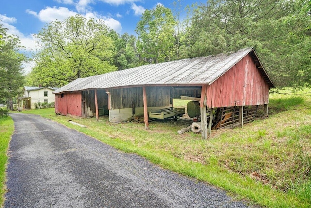 view of outbuilding