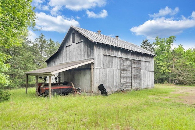 view of outbuilding