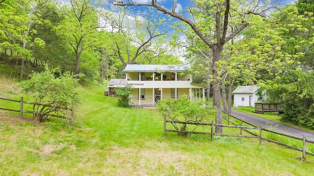 view of front of house featuring a front lawn