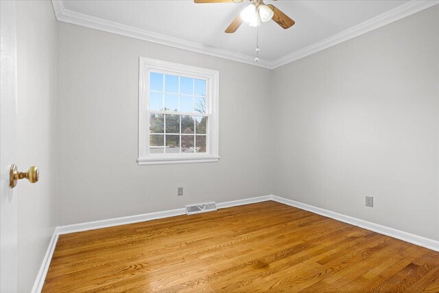 spare room with ceiling fan, light wood-type flooring, and ornamental molding