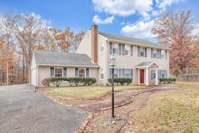 colonial inspired home featuring a front yard