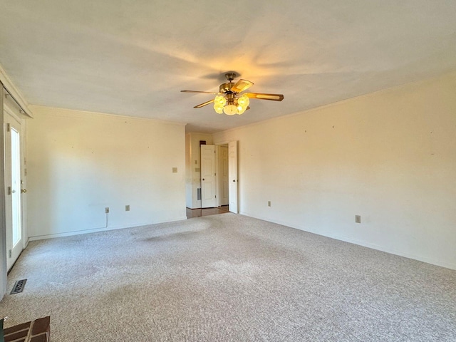 carpeted empty room featuring ceiling fan