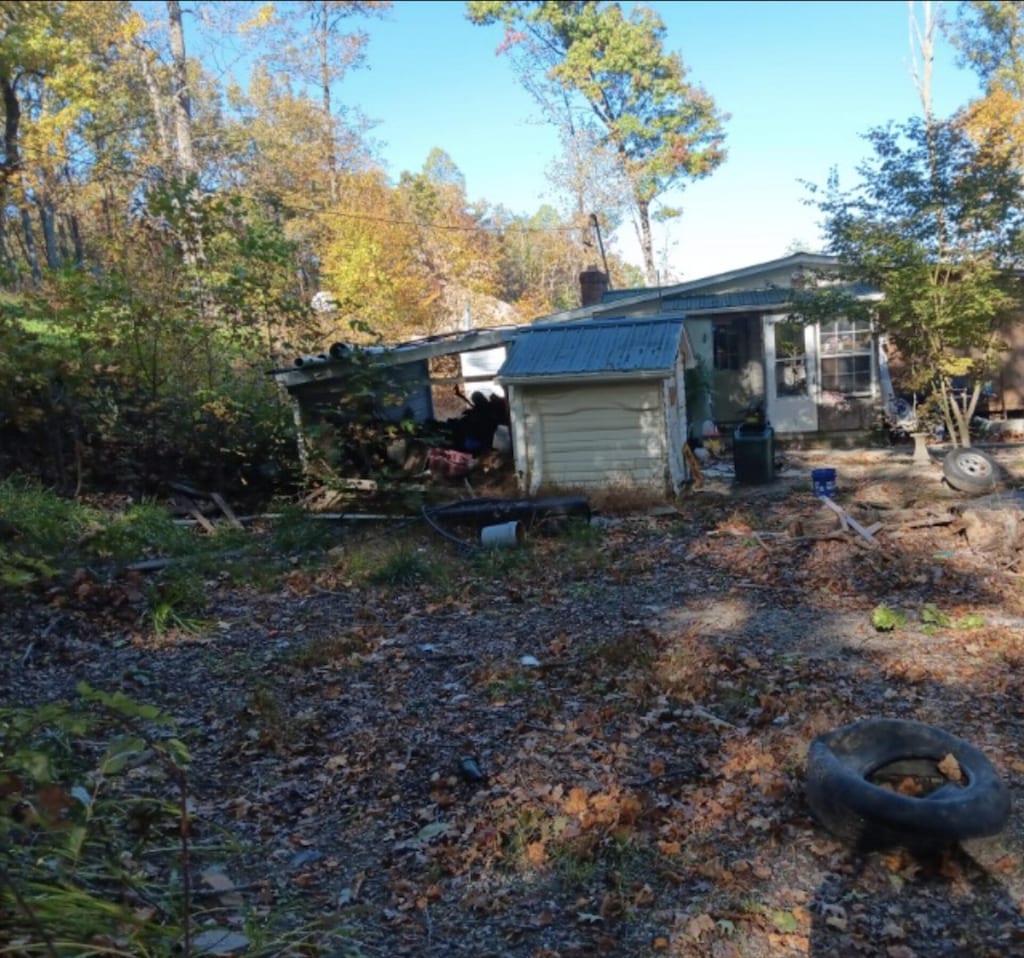 7829 Bending Oak Dr, Catawba, VA 24070 - back of property with a chimney