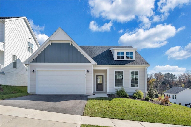 view of front of house featuring a garage and a front yard