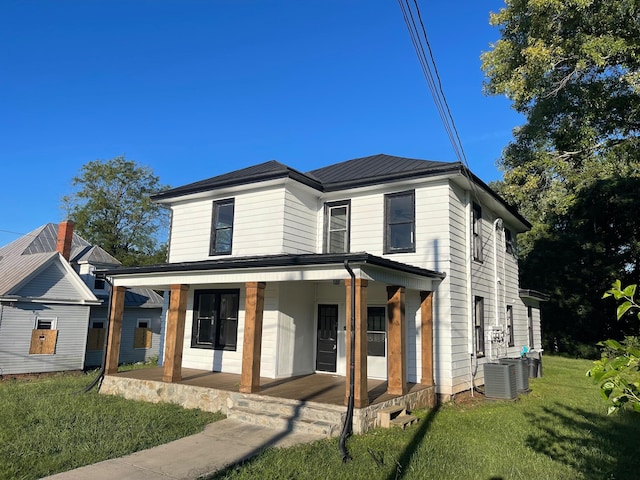 view of front of property featuring cooling unit, a front lawn, and a porch