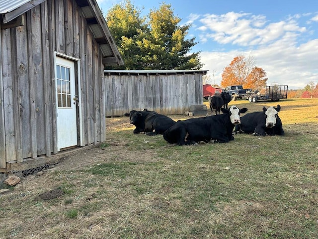 view of outdoor structure with a yard