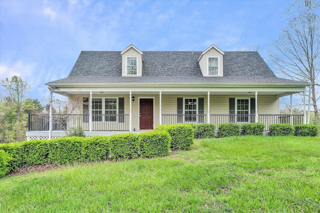 view of front of property featuring a front yard