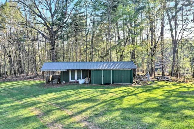 view of outdoor structure with a yard