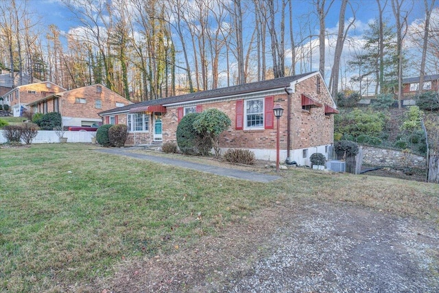 single story home with a front yard