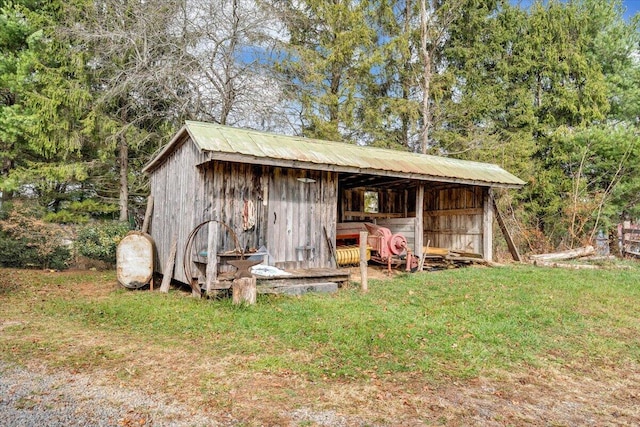 view of outdoor structure with a yard