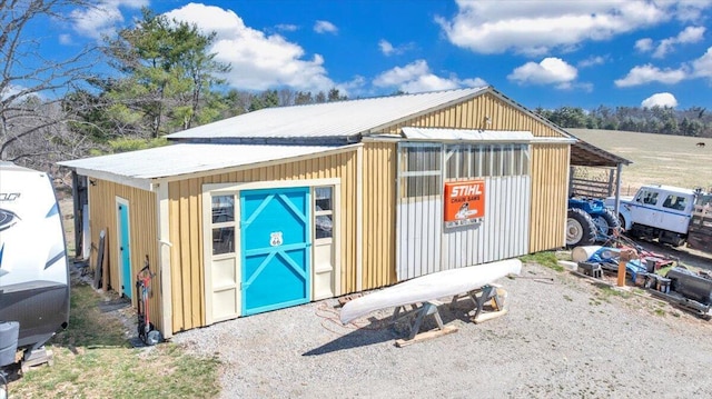 view of outbuilding featuring an outbuilding