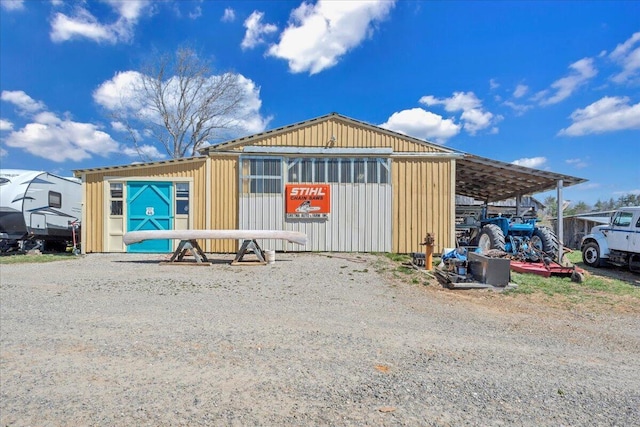 view of front of house with an outdoor structure