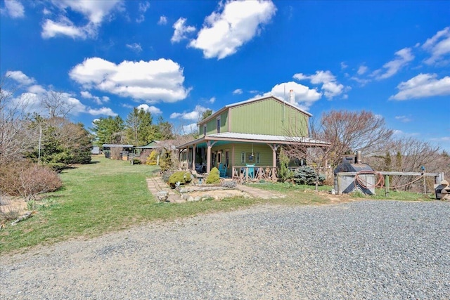 view of front of home featuring a front lawn and covered porch