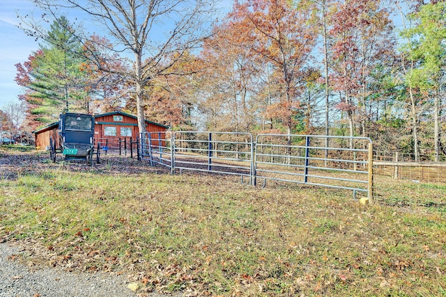 view of yard with an outdoor structure