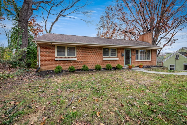 single story home featuring a front yard