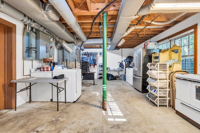 basement featuring stainless steel refrigerator and washer and clothes dryer