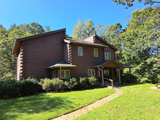 log-style house featuring a front yard