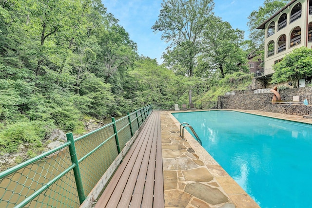 view of swimming pool