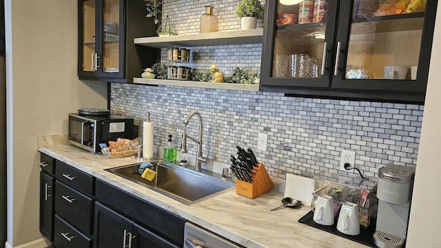 bar with backsplash and sink