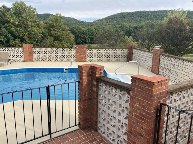 view of pool featuring a mountain view