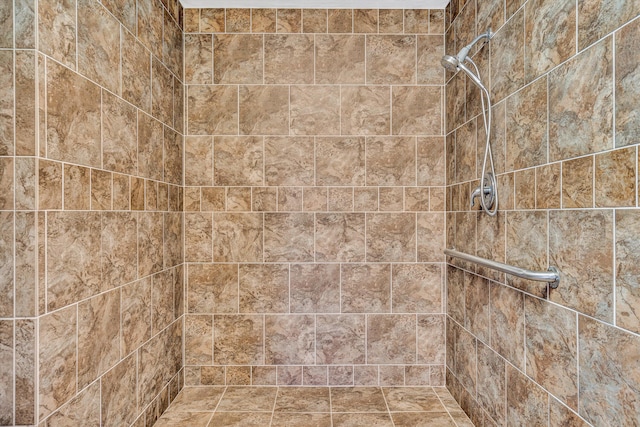 bathroom featuring tiled shower