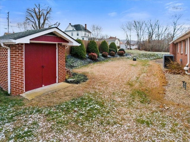 view of yard with a shed