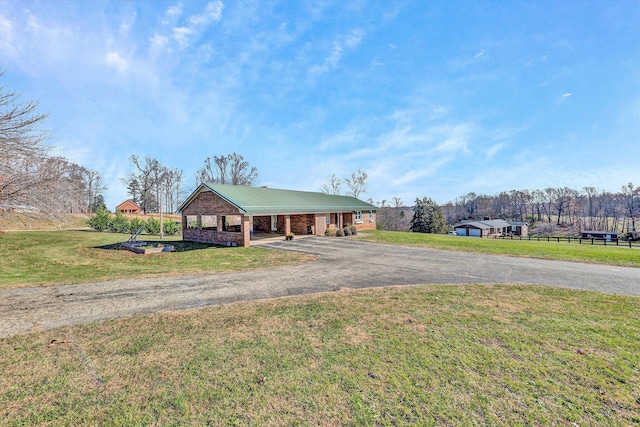 single story home with a front yard