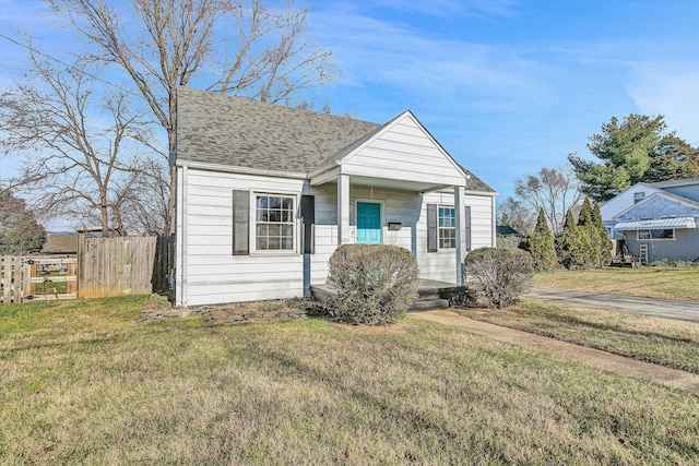 bungalow-style house featuring a front lawn