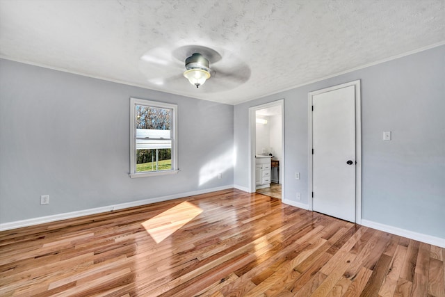 unfurnished bedroom featuring a textured ceiling, light hardwood / wood-style flooring, and ceiling fan