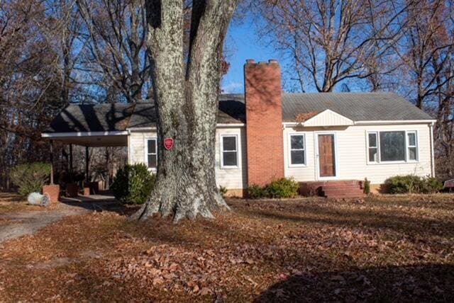 view of front of home featuring a carport