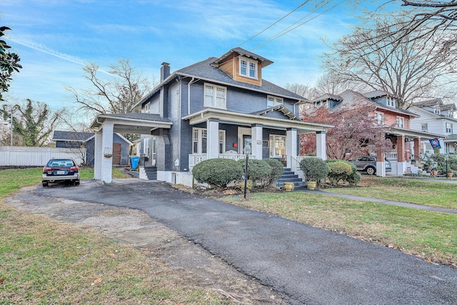 view of front of home featuring a front lawn and covered porch