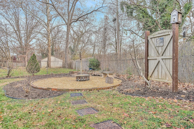 view of yard featuring an outdoor fire pit